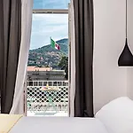 By The First - Luxury & Casa de hóspedes 3*