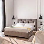 Casa de hóspedes By The First - Luxury &