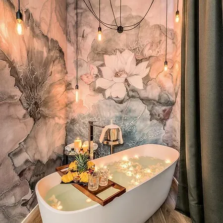 招待所 By The First - Luxury &