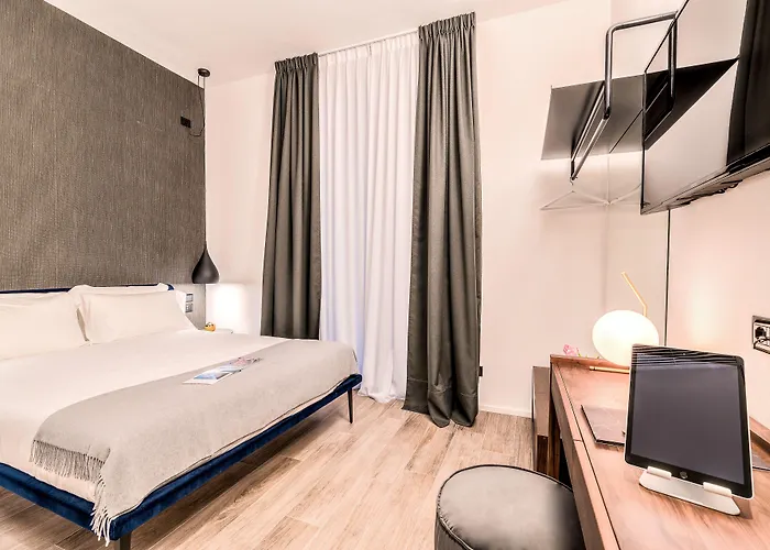 By The First - Luxury & Guest house La Spezia