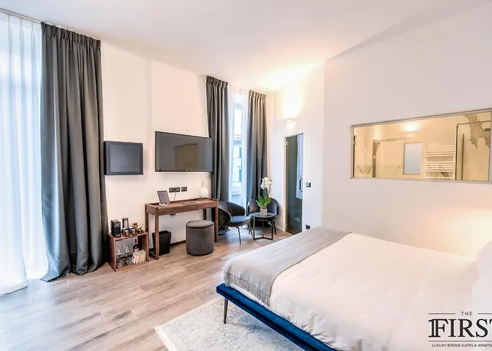 By The First - Luxury & Guest house La Spezia