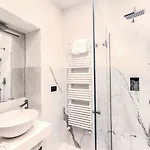 בית הארחה By The First - Luxury & 3*