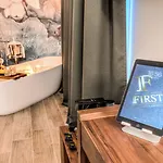 בית הארחה By The First - Luxury & 3*