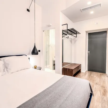 By The First - Luxury & ゲストハウス ラ・スペツィア