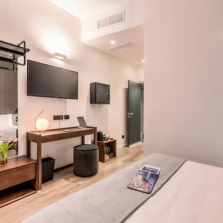 By The First - Luxury & 게스트하우스 3*