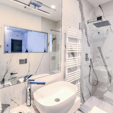 게스트하우스 By The First - Luxury & 라스페치아