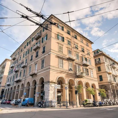 ゲストハウス By The First - Luxury & ラ・スペツィア