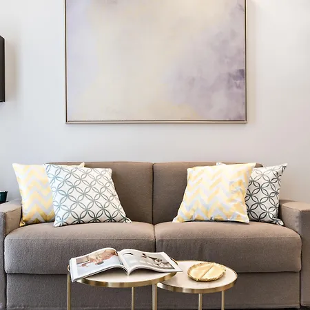 게스트하우스 By The First - Luxury & 3*