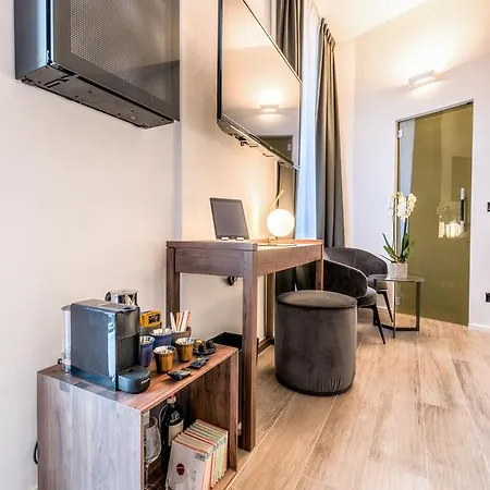 By The First - Luxury & ラ・スペツィア