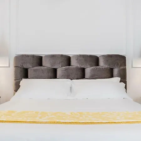 By The First - Luxury & ラ・スペツィア