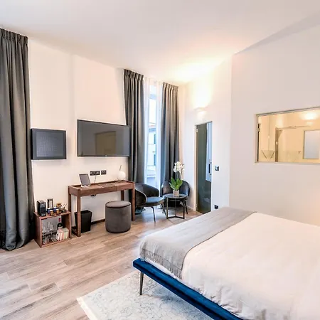 By The First - Luxury & ゲストハウス ラ・スペツィア