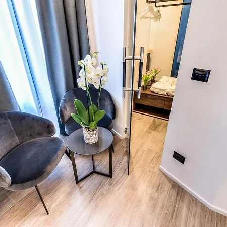 By The First - Luxury & ゲストハウス