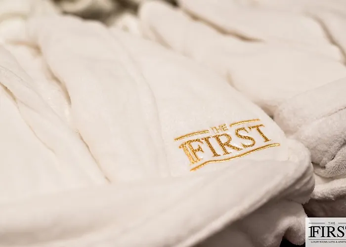 By The First - Luxury & Gæstehus La Spezia